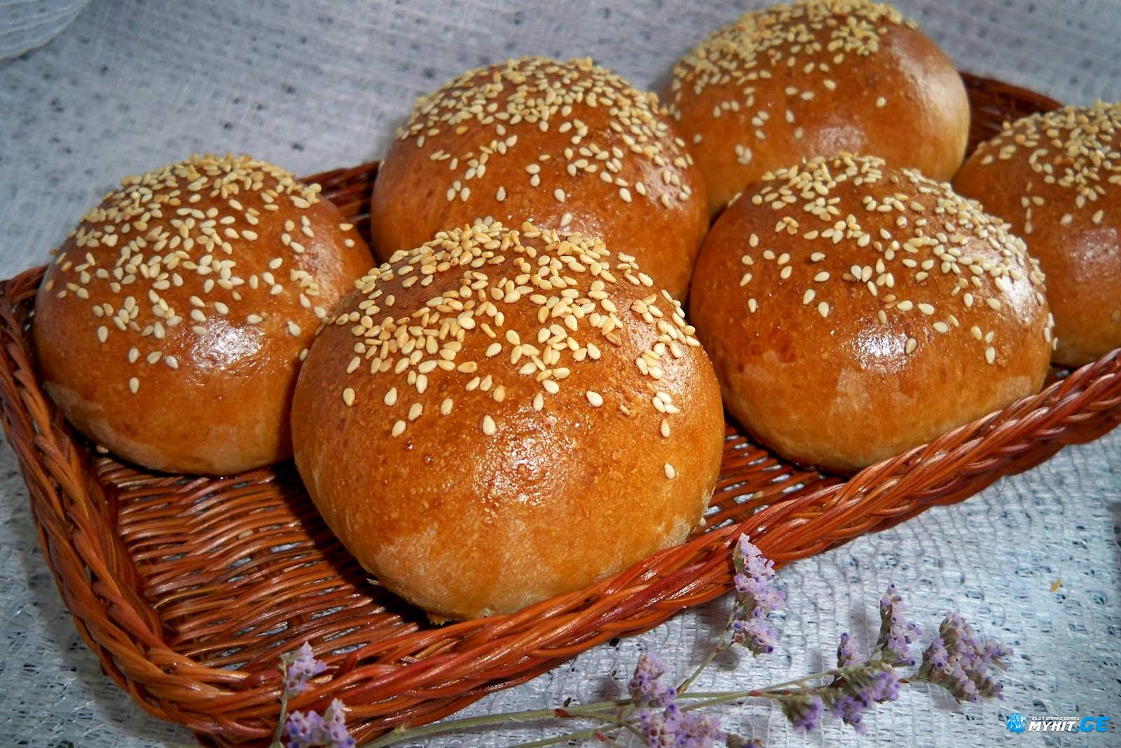 ჰამბურგერის პურები: ფუმფულა და ჰაეროვანი როგორც ღრუბელი!